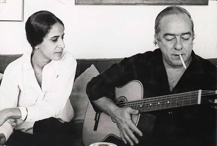 A estreia de Vinicius na Bossa Nova aconteceu também no já destacado disco Canção do Amor Demais, de Elizeth Cardoso. Todas as faixas do álbum foram compostas pelo poeta em parceria com Tom Jobim, como a música-título, Chega de Saudade, Luciana e Janelas Abertas.