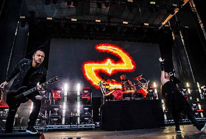 Nessa época a banda cogitou diversos nomes: Childish Intentions, Stricken, Halo Machine e For The Fallen.