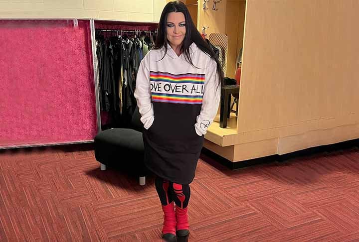 Ben, com 14 anos, estava no ginásio assistindo a uma partida de basquete, quando ouviu o som da introdução de piano de I’d Do Anything For Love, de Meat Loaf. Ele tomou um susto quando percebeu que havia uma menina tocando do outro lado da quadra.