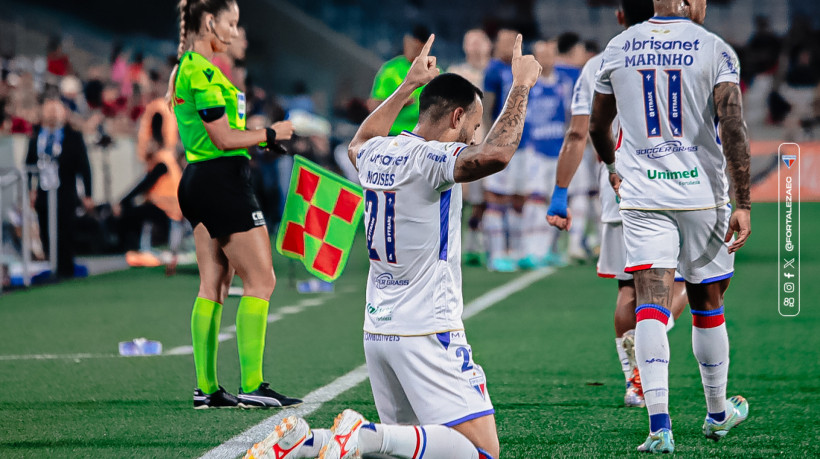 Moisés, atacante do Fortaleza, comemora gol marcado diante do Athletico