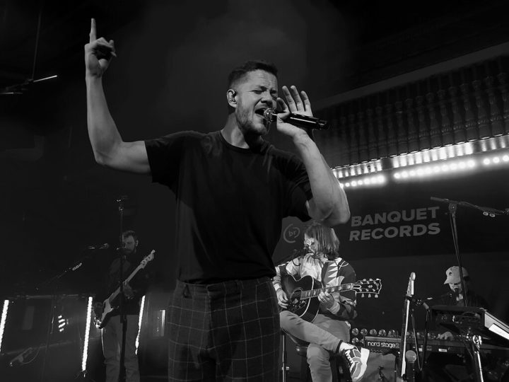 Estudou na Universidade de Nevada, em Las Vegas, e se formou em Estudos de Comunicação, enquanto perseguia sua paixão pela música.