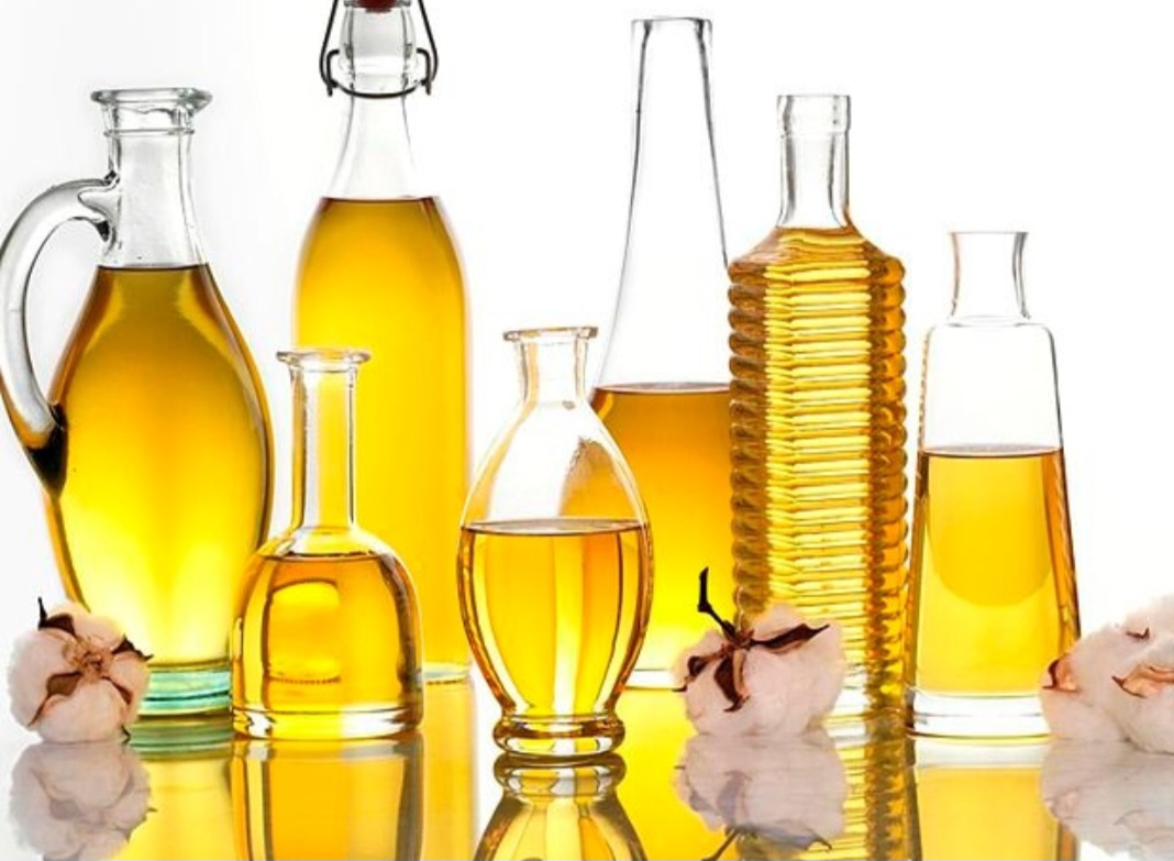 Mas o algodão também tem outros tipo de utilidade. Entre elas, a produção de óleo, que é uma  alternativa ao óleo de soja no preparo de refeições. 