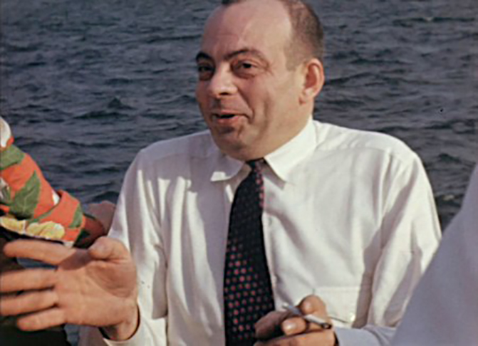 Na trama, um piloto fica preso no deserto após a queda de seu avião. Exupéry morreria em outro acidente. Seu avião caiu em 1944 no Mar Mediterrâneo. Ele não foi encontrado. 