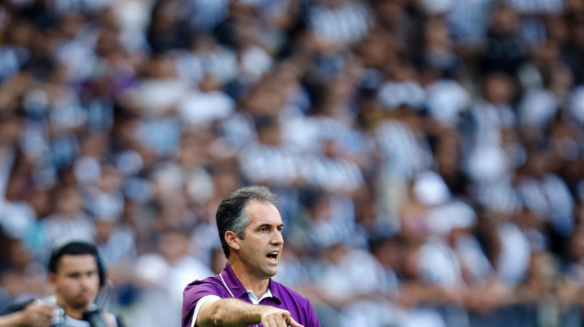 Léo Condé tenta dar equilíbrio ao Alvinegro na Segundona (Foto: AURÉLIO ALVES)