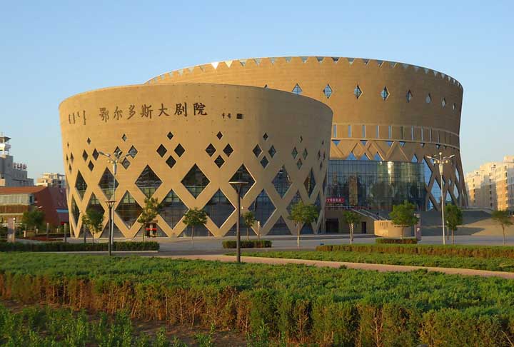 Kangbashi: Originalmente, a cidade de Kangbashi foi criada para ser a nova capital de uma parte da China chamada Ordos, no sudoeste da Mongólia Interior.