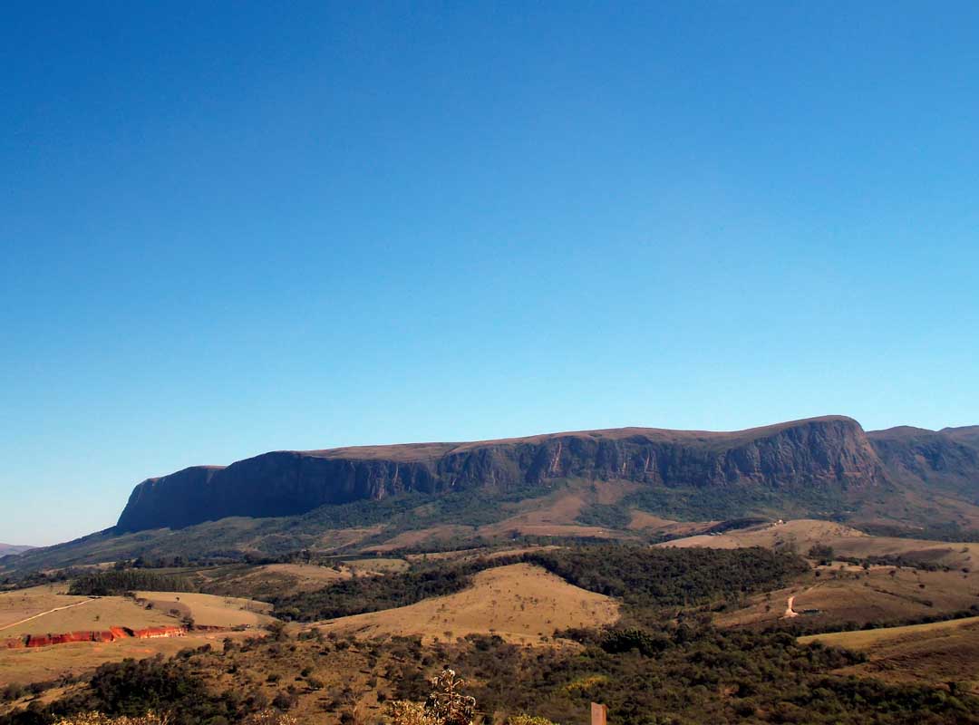 Parque Nacional da Serra da Canastra, Minas Gerais - O parque abrange uma área de aproximadamente 200 mil hectares e é conhecido por abrigar nascentes de importantes rios brasileiros, como o Rio São Francisco.