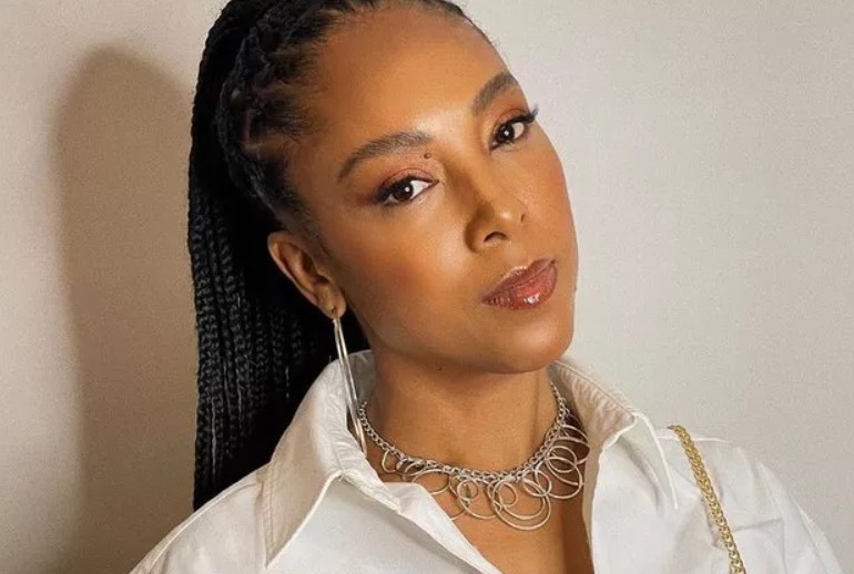 Uma das principais vozes do rap brasileiro, a cantora, compositora e atriz Negra Li completa 45 anos em 17/9/2024. 
