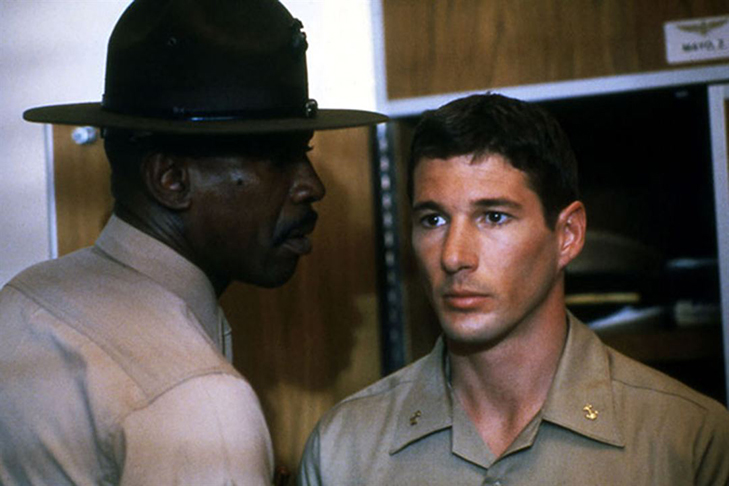 Louis Gossett Jr faturou o Oscar de Melhor Ator Coadjuvante (1983) pelo papel do sargento Emil Foley, que comanda um curso preparatório da Marinha Americana no filme A Força do Destino. 