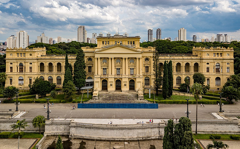 Inaugurado em 1895, o Museu do Ipiranga - nome popular do Museu Paulista da Universidade de São Paulo - tem um vasto e importante acervo relacionado à independência do Brasil. Ele é uma das inúmeras instituições da capital paulista que atraem a atenção de moradores e visitantes. Veja alguns locais que costumam ser visitados.