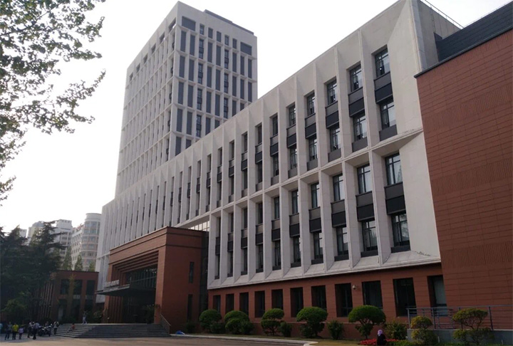 A Academia Chinesa de Engenharia é uma das instituições mais respeitadas do país. Foi fundada em 1994 e faz parte, inclusive, do Conselho de Estado da China. 