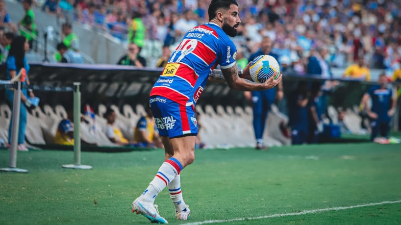Zagueiro Brítez no jogo Fortaleza x Corinthians, no Castelão, pelo Campeonato Brasileiro Série A 2024 