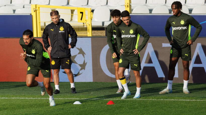 Dortmund's German midfielder #23 Emre Can (L), Dortmund's Brazilian defender #02 Yan Couto (2nd-R) and Dortmund's English forward #43 Jamie Bynoe-Gittens (R) take part in a training session in Brugge on September 17, 2024, on the eve of the UEFA Champions League football match between Club Brugge KV and Borussia Dortmund.