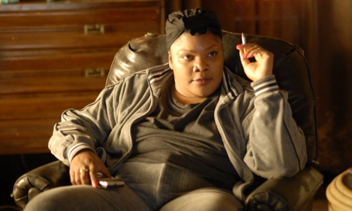 Mo'Nique ganhou o Oscar de Melhor Atriz Coadjuvante (2010) pelo filme Preciosa. Ela viveu o papel de Mary Lee Johnston, mulher agressiva, mãe de Preciosa.