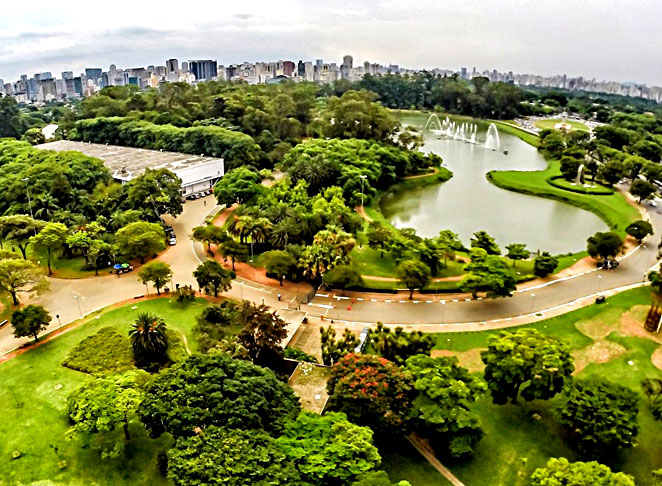 Parque Ibirapuera - Inaugurado em 1954, tem 1,5 milhão de m², no bairro Moema. Com jardins, museus e pavilhões, o parque é tombado pelo Patrimônio Histórico de São Paulo.  A média de visitação é de 14 milhões de pessoas ao ano.