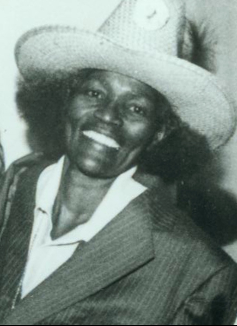 Big Mama Thornton: Cantora e compositora, é mais conhecida pela sua gravação original de Hound Dog, que mais tarde foi popularizada por Elvis Presley. Ela teve uma enorme influência no blues e no R&B, com sua voz poderosa e estilo energético.