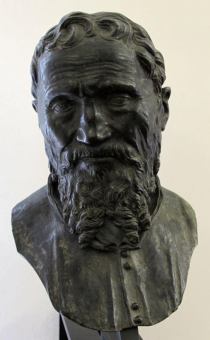 Michelangelo Buonarroti nasceu em 6 de março de 1475 e morreu em 18 de fevereiro de 1564. Entrou para a história como o mais perfeito escultor da história da humanidade. Também foi grandioso na pintura e arquitetura. 