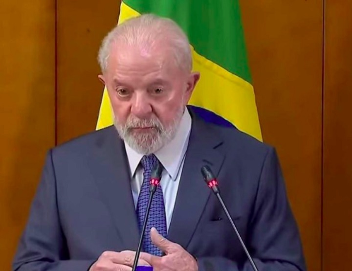 Na ocasião, o presidente Lula reagiu: Não é porque o cara tem muito dinheiro que pode desrespeitar. Esse cidadão é um cidadão americano, ele não é um cidadão do mundo. Ele não pode ficar ofendendo os presidentes, ofendendo deputados, o Senado, a Câmara, ofendendo a Suprema Corte, disse. 