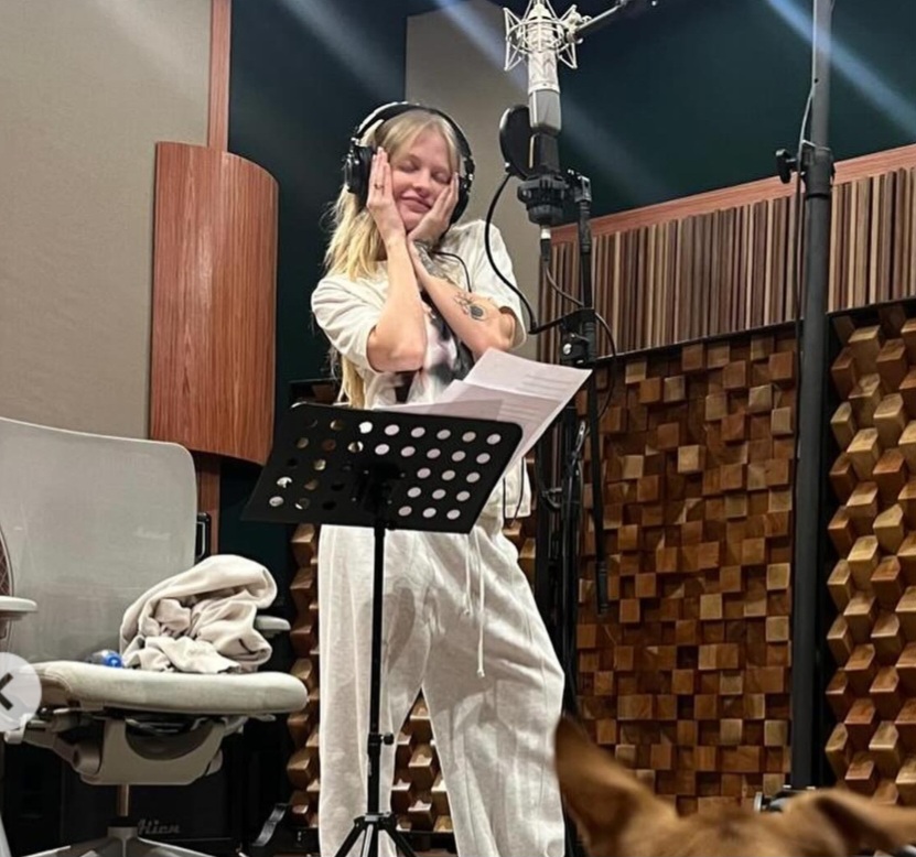 Aos 26 anos, a artista está em um momento especial da carreira. Ela recebeu recentemente dupla indicação para o Grammy Latino de 2024 - a cerimônia acontece no dia 14 de novembro no Kaseya Center, em Miami, na Flórida.  
