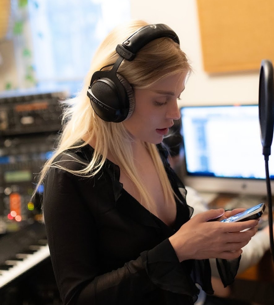 No dia 29/09/2023, Luisa Sonza cantou o início da música com letra diferente. Em vez de “Chico, se tu me quiseres”, ela abriu com “Se acaso me quiseres”, verso introdutório de “Folhetim”, canção de Chico Buarque gravada por Gal Costa no álbum “Água Viva”.
