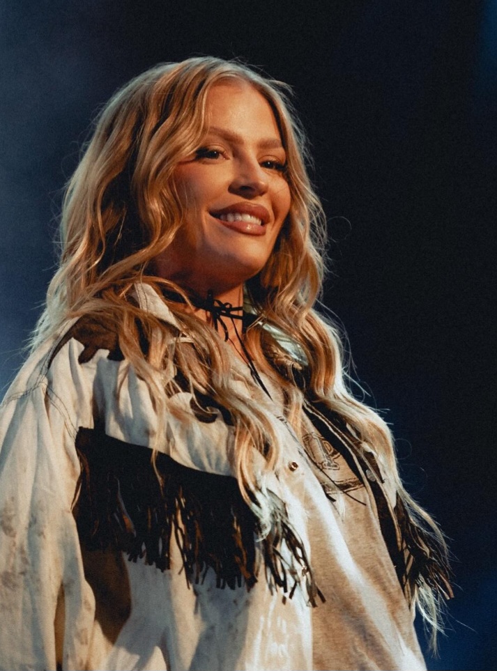 Uma das indicações foi pela música “Chico”, na categoria “Melhor música em língua portuguesa”. 

