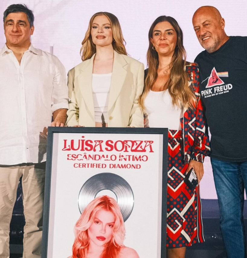 A outra indicação que Sonza recebeu no Grammy Latino foi justamente para “Escândalo Íntimo”, na categoria “Melhor Álbum de Pop Contemporâneo em Língua Portuguesa”.  
