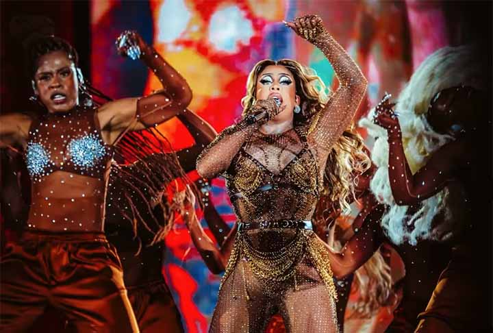 No dia 31 de dezembro de 2023, Gloria encerrou o ano se apresentando na festa de réveillon pública na Praia de Copacabana, Rio de Janeiro. Entre os artistas que se apresentaram neste dia estavam também Ludmilla, Luísa Sonza, Jorge Aragão e Teresa Cristina.