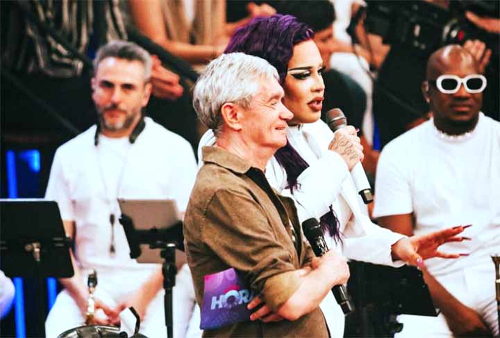 No clipe de Gloriosa, cantou uma letra sobre empoderamento e autoestima, utilizada pela própria cantora para superar momentos difíceis. 