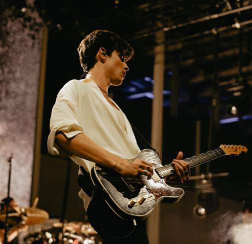 O sucesso contínuo de Mendes foi evidente com o lançamento de If I Can’t Have You e Señorita, um dueto com Camila Cabello que se tornou um dos maiores hits de sua carreira.