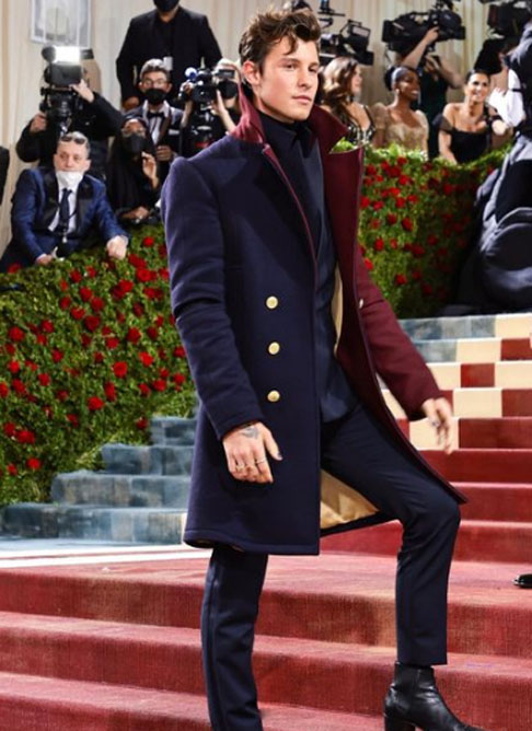 Com 145.000 unidades vendidas em sua primeira semana, o álbum também foi certificado com o disco de platina.