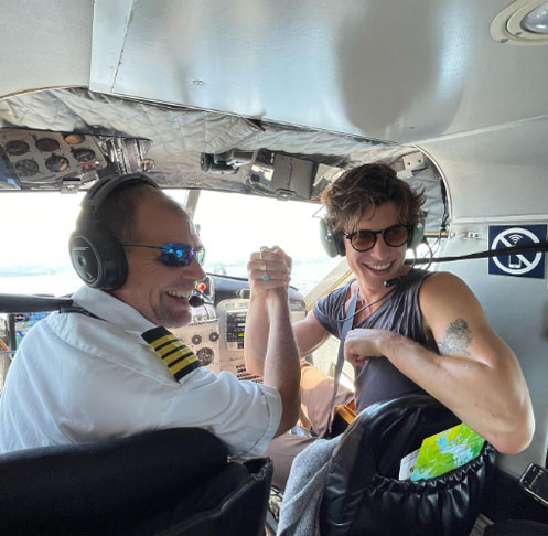 Sua capacidade de se conectar com o público jovem, juntamente com seu talento musical, fez dele um nome conhecido mundialmente.