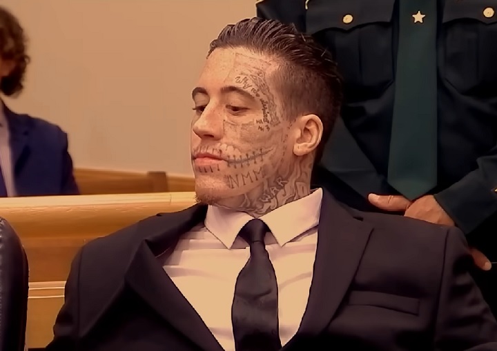 O criminoso já ganhou inúmeras admiradoras depois que foi preso. Ele recebeu um total de 754 fotos enviadas por mulheres, embora 163 delas tenham sido bloqueadas pela polícia por serem consideradas inapropriadas.