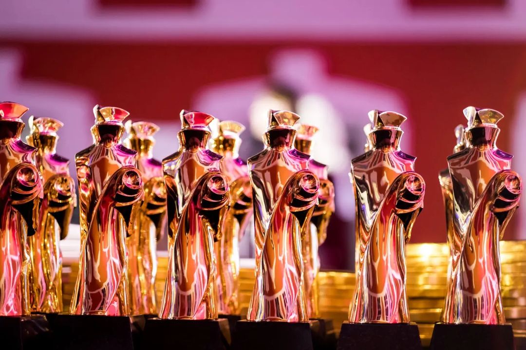 Com o lema 'Arquitetura como arte', a premiação tem como objetivo transformar os projetos de arquitetura, design, restauração, cenografia e exposições mais valiosos do ponto de vista artístico.  Os integrantes deste concurso foram selecionados por mais de 200 especialistas de 32 países.