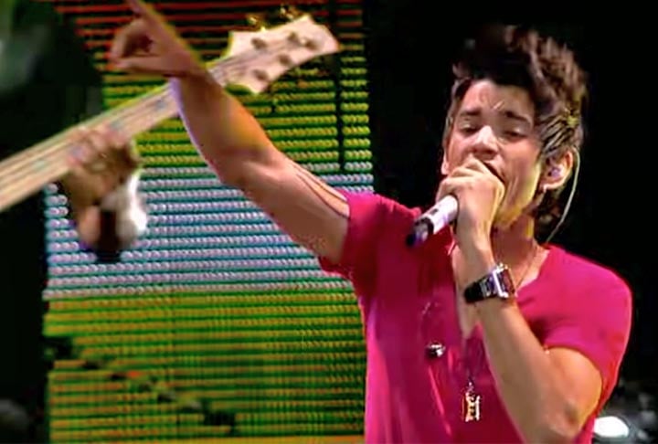 Foi em 2009 que ele lançou seu primeiro álbum solo, Revelação, mas seu grande sucesso veio em 2011 com a música Balada (Tchê Tcherere Tchê Tchê), que o projetou nacional e internacionalmente