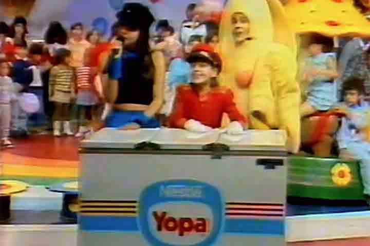 No auge dos anos 80 e 90, a marca fazia tanto sucesso que aparecia com frequência em anúncios, seja nos jornais impressos e revistas ou na televisão. Na foto, um refrigerador da empresa em um dos programas da apresentadora infantil Mara Maravilha.