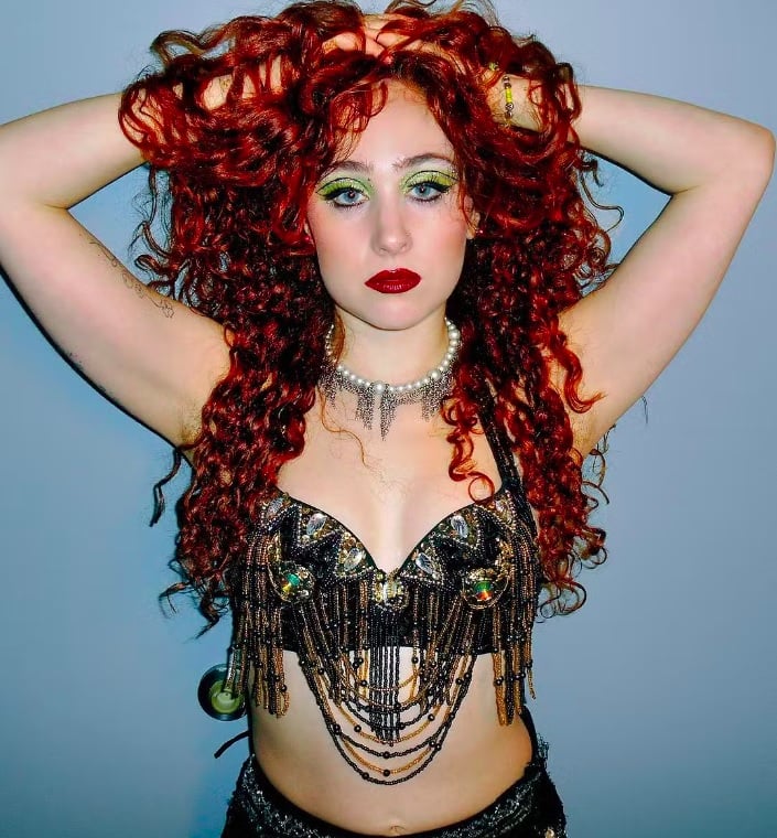 É um mundo tão interessante em que vivemos, onde todos querem ver quem você realmente é nas redes sociais. Mas há essa ilusão de que eles conhecem você e que podem lhe dizer qualquer coisa, disse a cantora.