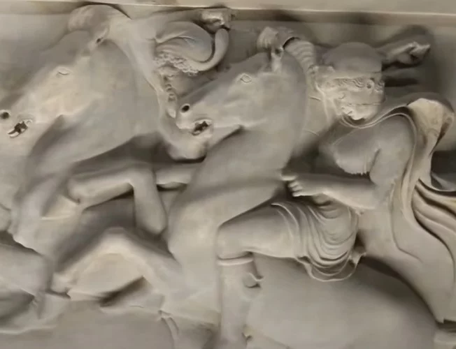 Museu Arqueológico de Istambul (İstanbul Arkeoloji Müzesi) - Fundado em 1891, o Museu Arqueológico de Istambul é um dos mais importantes do mundo, com uma vasta coleção de artefatos que abrangem a história da Anatólia, Mesopotâmia e outras civilizações antigas.