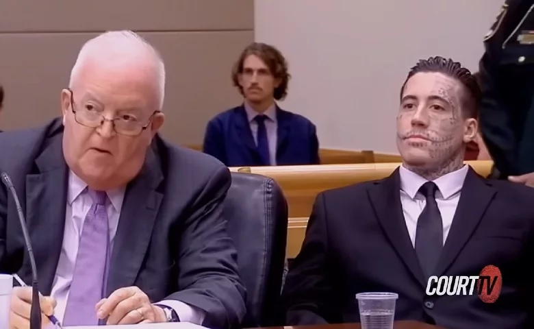 Com o tempo, o vício se somou a problemas de saúde mental, e ele passou a apresentar comportamentos paranoicos e delirantes, com um crescente sentimento de perda. 