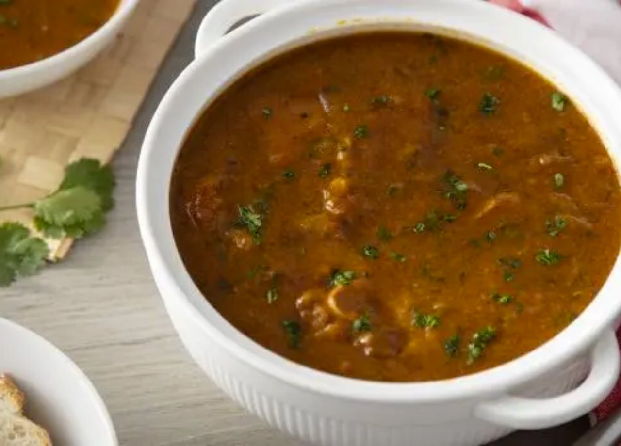 Naquela ocasião, os escravos não tinham variedade de ingredientes. O mocotó, então, se tornou um prato popular e irresistível, apesar de trabalhoso para ser feito.