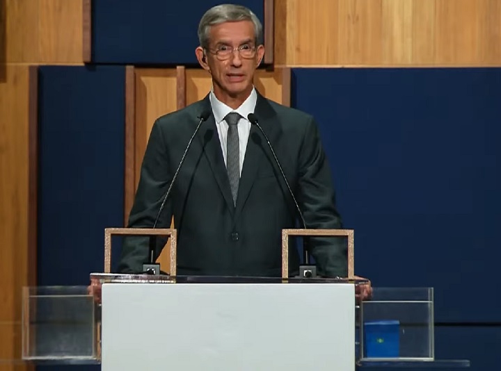 Na volta do programa, o moderador Leão Serva anunciou que Datena havia sido expulso por conta da agressão: A decisão da televisão foi expulsar o candidato Datena do debate, conforme estava previsto no regulamento assinado e aceito por todos.