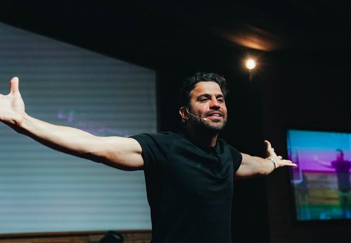 Apesar das controvérsias, Marçal mantém uma base de seguidores fiel que o apoia em suas iniciativas. Atualmente, ele conta com quase 5 milhões de seguidores no Instagram.