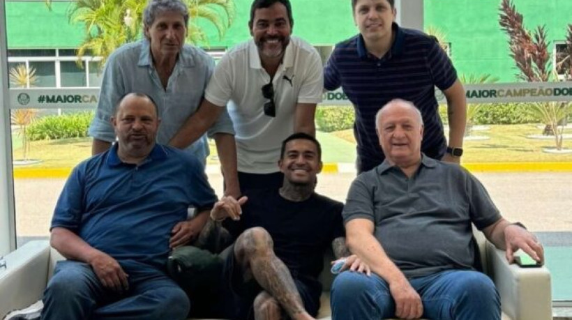 Felipão visita CT do Palmeiras e recebe carinho de Dudu