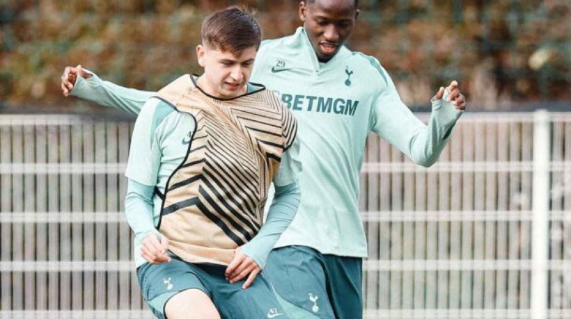 Equipes medem no Tottenham Hotspur Stadium, nesta quinta-feira (26), às 16h (de Brasília) pela Europe League