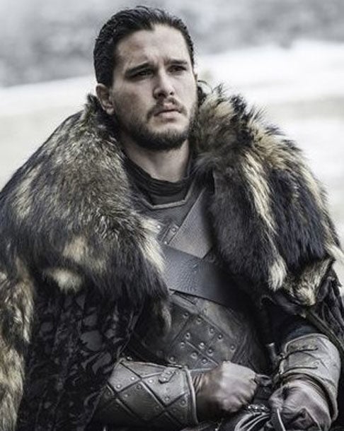 4º) Kit Harington: Após o fim da série, o ator Kit Harington, que viveu Jon Snow, faturou cerca de US$ 14 milhões. Seu papel de maior destaque foi no filme da Marvel, Eternos (2021).