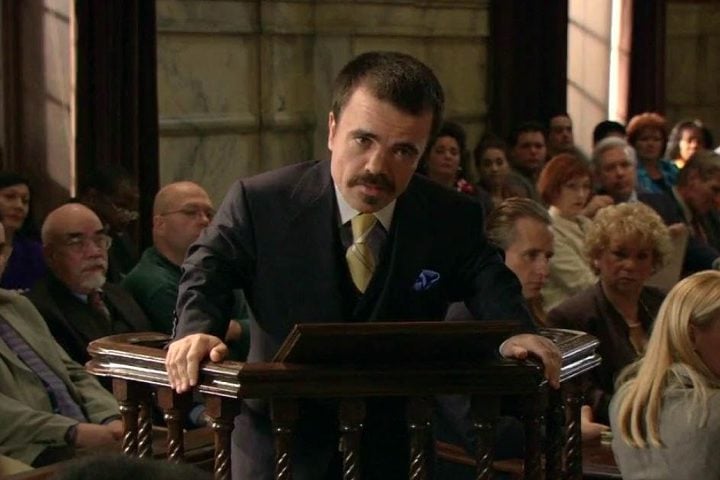 A partir de então, Dinklage construiu uma carreira sólida e diversificada, com papéis em filmes como Um Duende em Nova York (2003), Sob Suspeita (2006) e Morte no Funeral (2007).