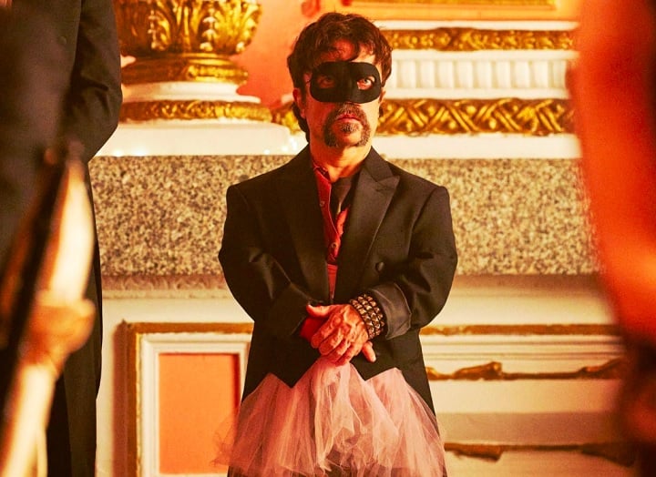 Dinklage acumulou vários trabalhos importantes no ano de 2023 em filmes como Viciados em Amor, The Toxic Avenger (foto), Jogos Vorazes: A Cantiga dos Pássaros e das Serpentes e Transformers: O Despertar das Feras.