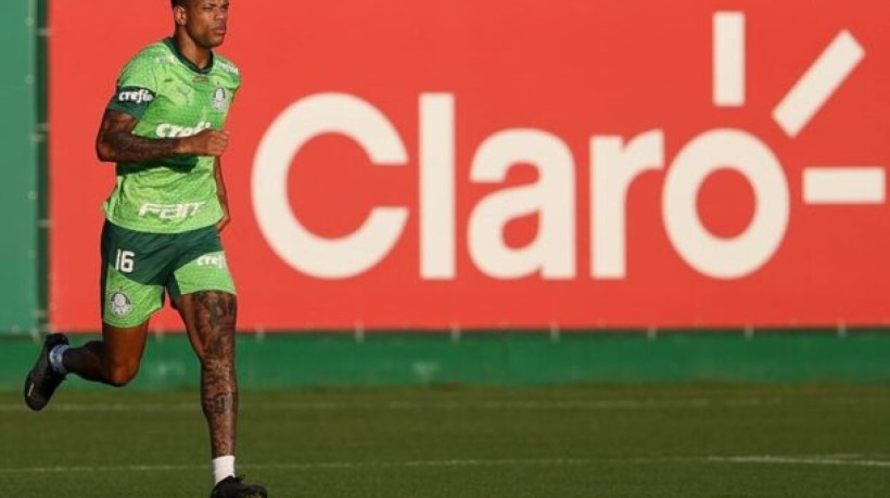 Atleta do Palmeiras apresentou comprovantes de pensão alimentícia, trechos de prints de conversas e alegou ser vítima de Clara Monteiro à PM