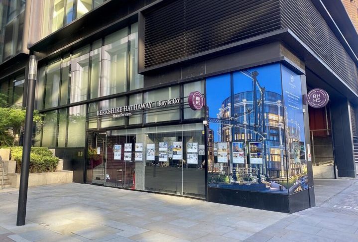 É Howard quem deve assumir a presidência da empresa Berkshire Hathaway após a morte do pai.