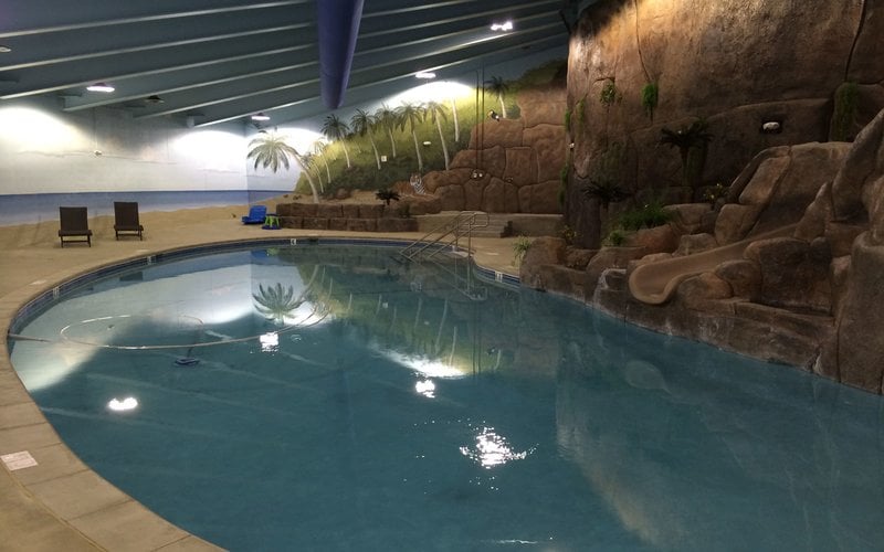 As construções também variam quanto ao local e ao tempo de permanência. Alguns abrigos localizados em silos de mísseis abandonados por militares depois da Guerra Fria podem abrigar muitas pessoas por até cinco anos.