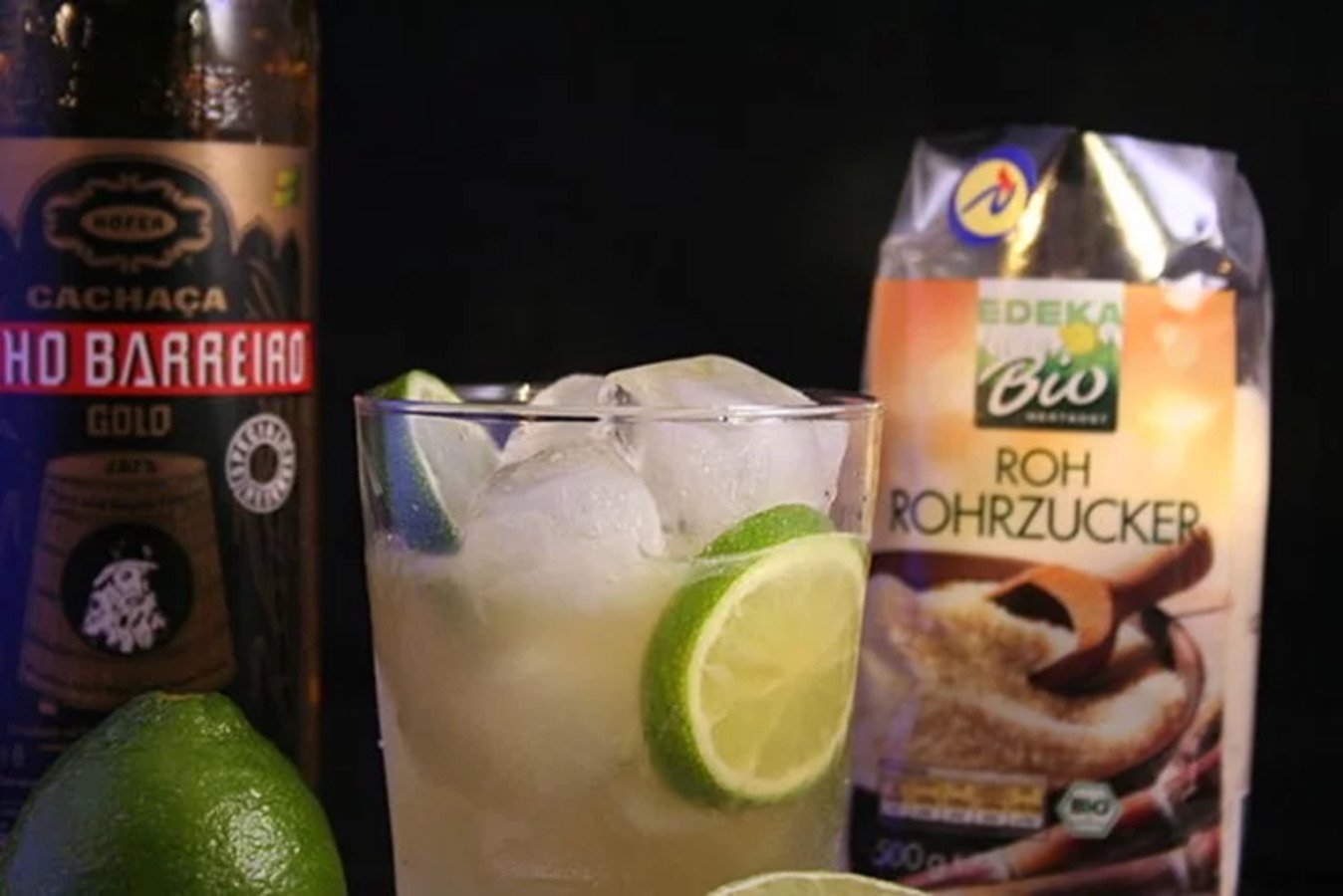 A bebida que une açúcar a outros ingredientes seria um reflexo da força da cultura canavieira na região. Nos eventos da elite, a bebida era servida com frequência, substituindo uísque e vinho importados.