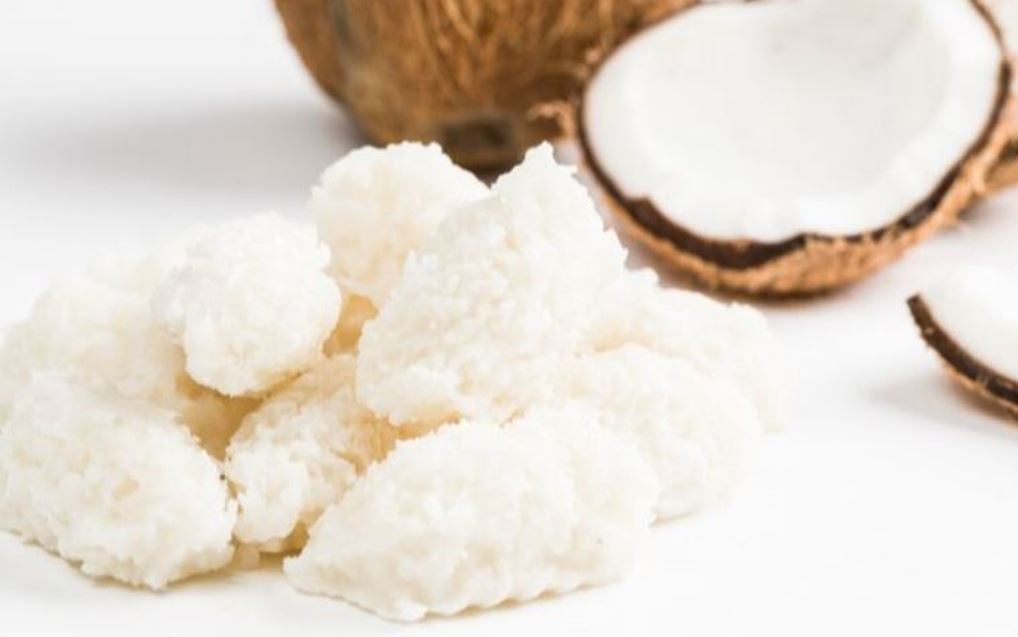 Cocada - Doce feito à base de coco, tradicional em várias regiões do mundo, especialmente na América Latina e em Angola. Para dar sabores variados à cocada, podem ser acrescentadas polpas de frutas. 